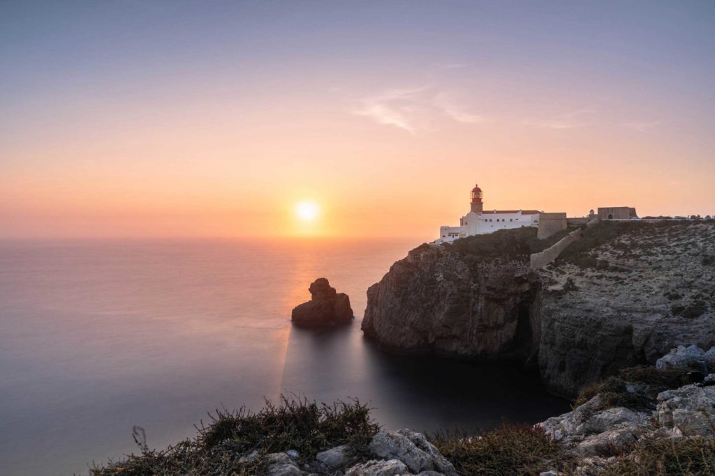 Leuchtturm am Cabo de São Vicente bei Sonnenuntergang an der Algarve in Portugal – stimmungsvolle Landschaftsfotografie von Daniel Lampe